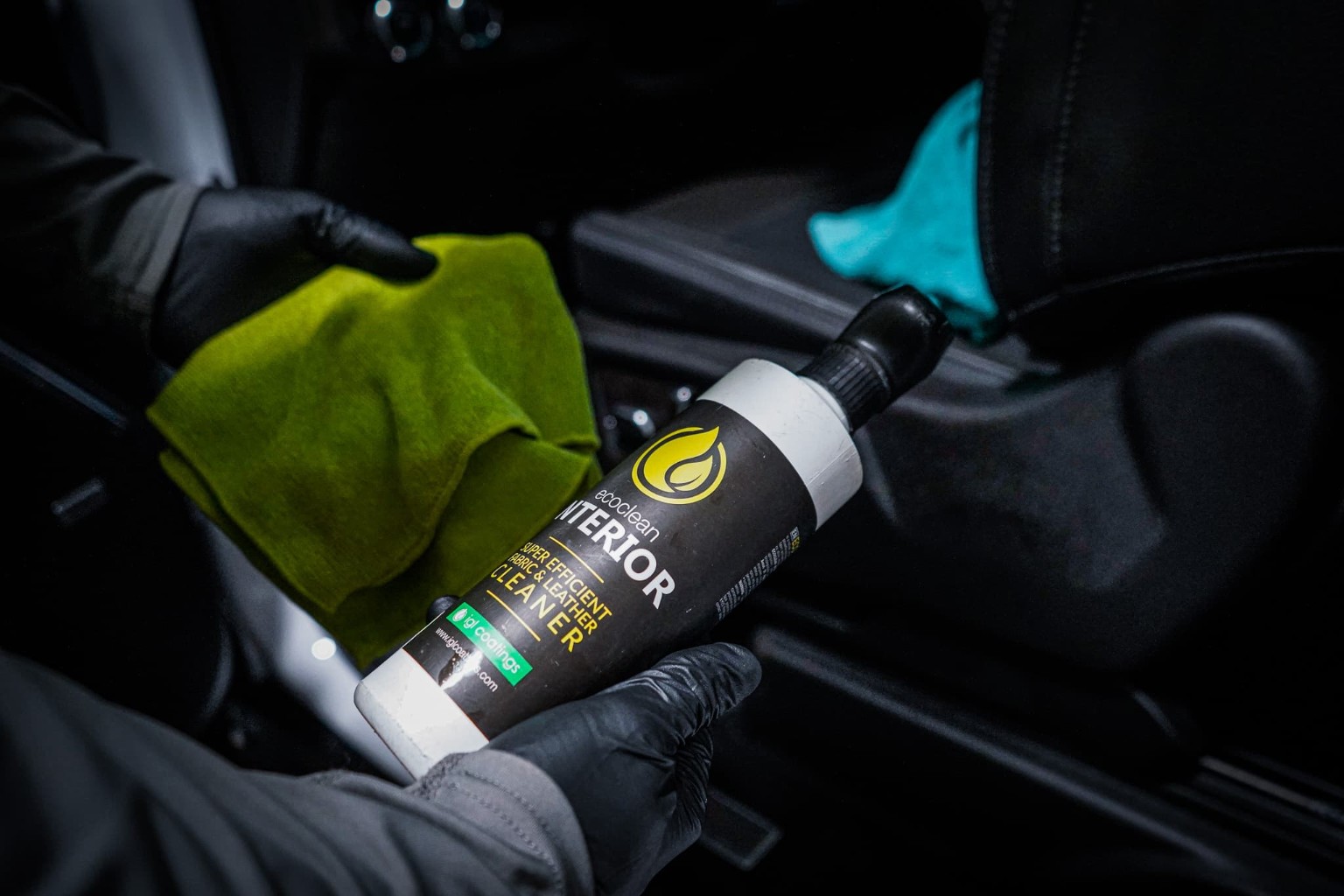 Interieurverzorging met IGL Ecoclean Interior en een microvezeldoek